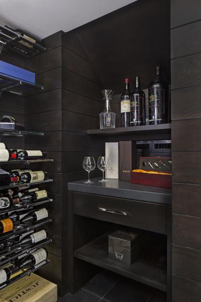 wine-room-with-custom-serving-station