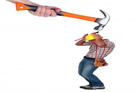 Difficult-clients-builder-getting-hammered-by-a-customer